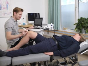 Kiropraktor Skanderborg laver ultralydsskanning af led